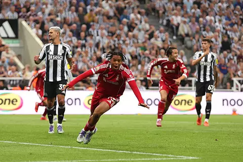 مباراة فاز بها دون أن يلعبها.. ليفربول ينجو من فخ نيوكاسل في الدوري الإنجليزي